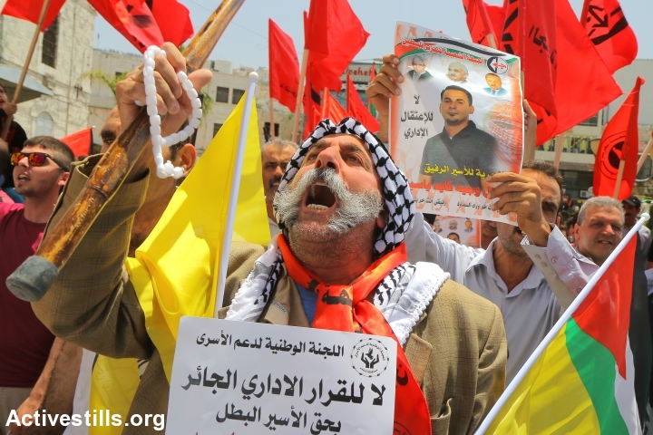 Palestinians take part in a protest in solidarity with the Palestinian prisoner Bilal Khaled, Nablus, West Bank, June 14, 2016. (photo: Ahmad al-Bazz/Activestills.org)